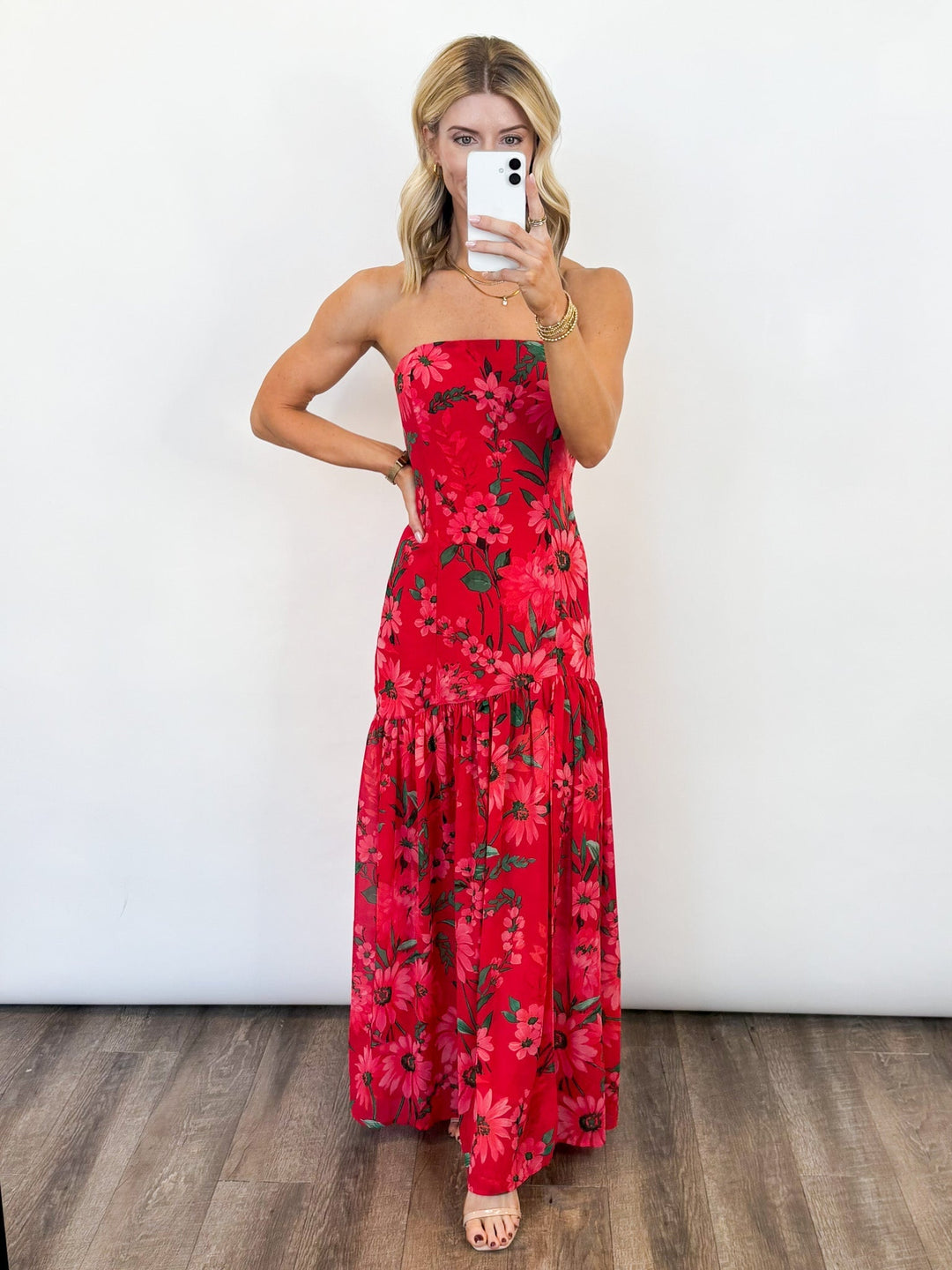 Abito elegante senza spalline con stampa floreale, vestito lungo da donna per feste, eventi e moda estiva. [[lstfy-media:3]]