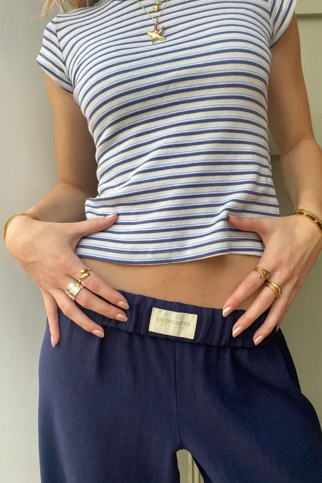 Pantaloni a righe da donna, ideali per un outfit versatile, dalla città alla vacanza.