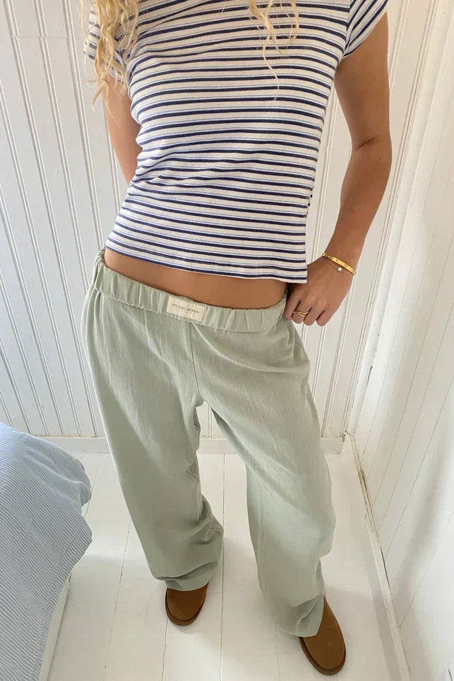 Pantaloni donna a righe, mix di comfort, eleganza e praticità per le tue giornate estive.