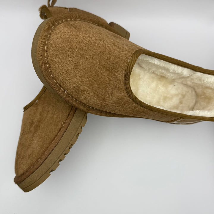 Mocassini donna comfort beige, design casual e cozy con finitura interna calda.