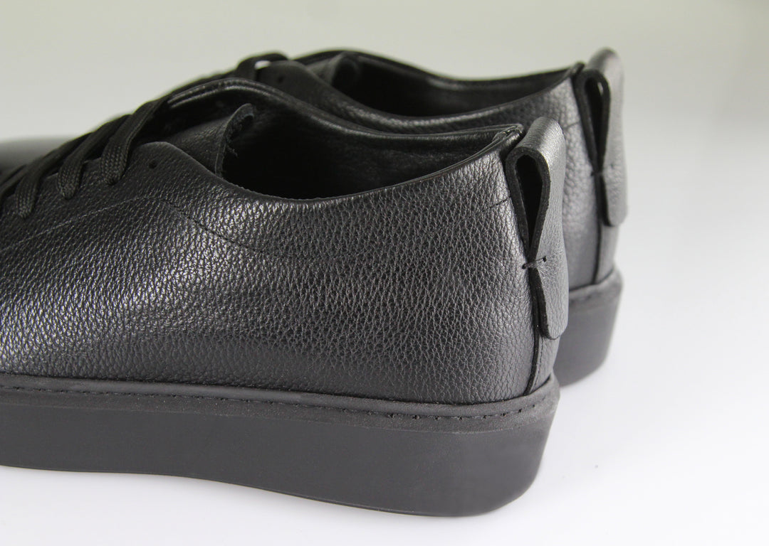 Sneakers nere da uomo che aumentano l'altezza di 6 cm, ideali per comfort e un tocco di eleganza discreta.