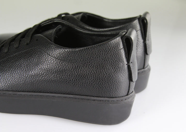Sneakers nere da uomo che aumentano l'altezza di 6 cm, ideali per comfort e un tocco di eleganza discreta.