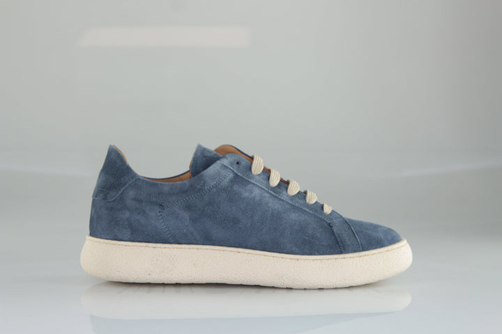 Sneakers casual-eleganti uomo azzurre, con rialzo invisibile di 6cm. Perfette per stile, comfort e versatilità.