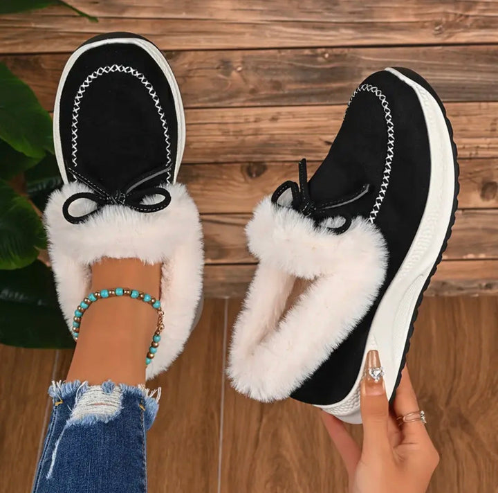 Sneakers invernali donna bianche con fiocco, modello slip-on per un look casual-chic e caldo in città.