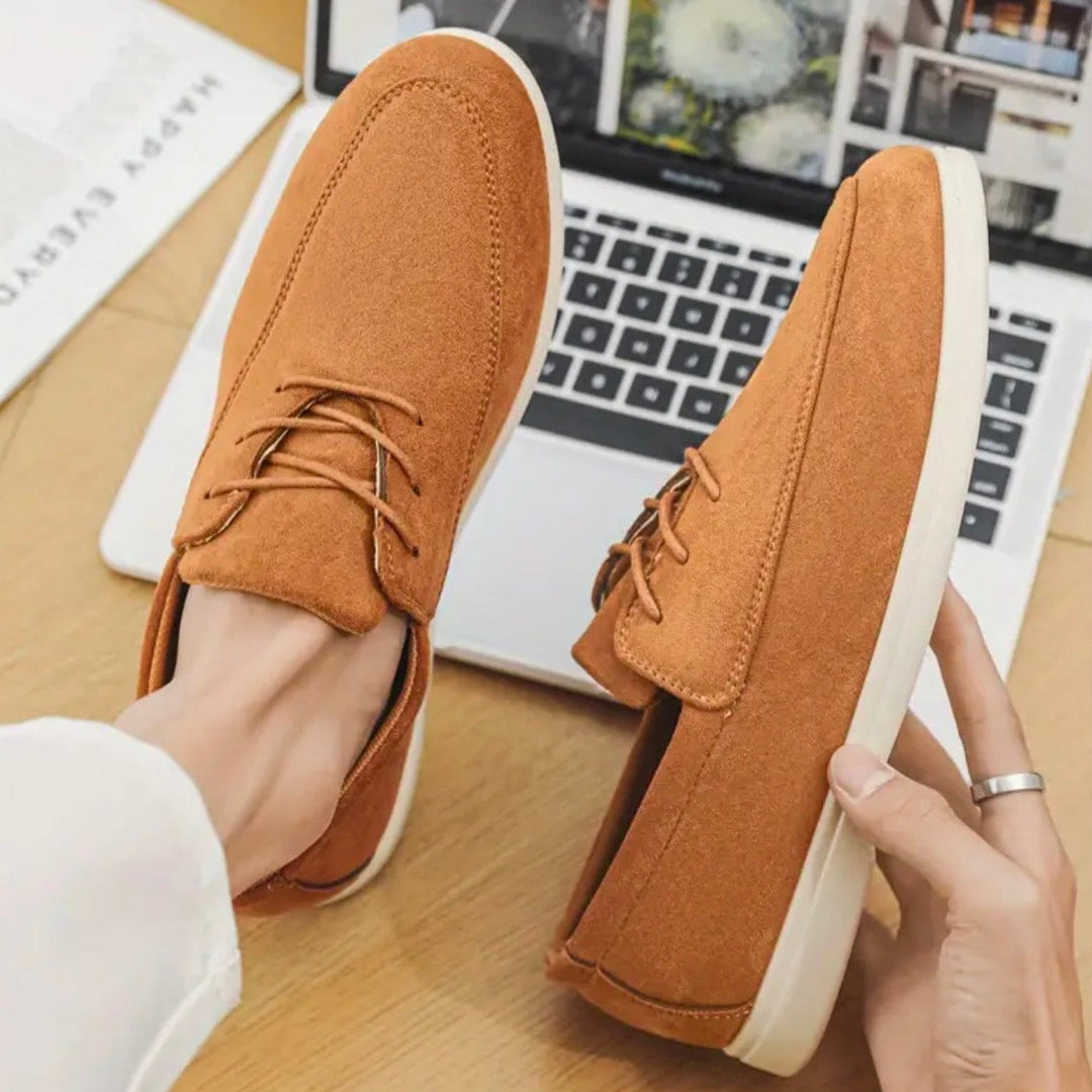Moda uomo: mocassini eleganti e casual, comfort imbottito, suola antiscivolo. Versatili per ogni occasione.