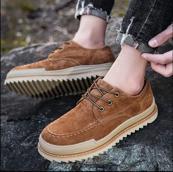Stivali da uomo moc-toe con platform ammortizzato, perfetti per camminata urbana e moda comfort.