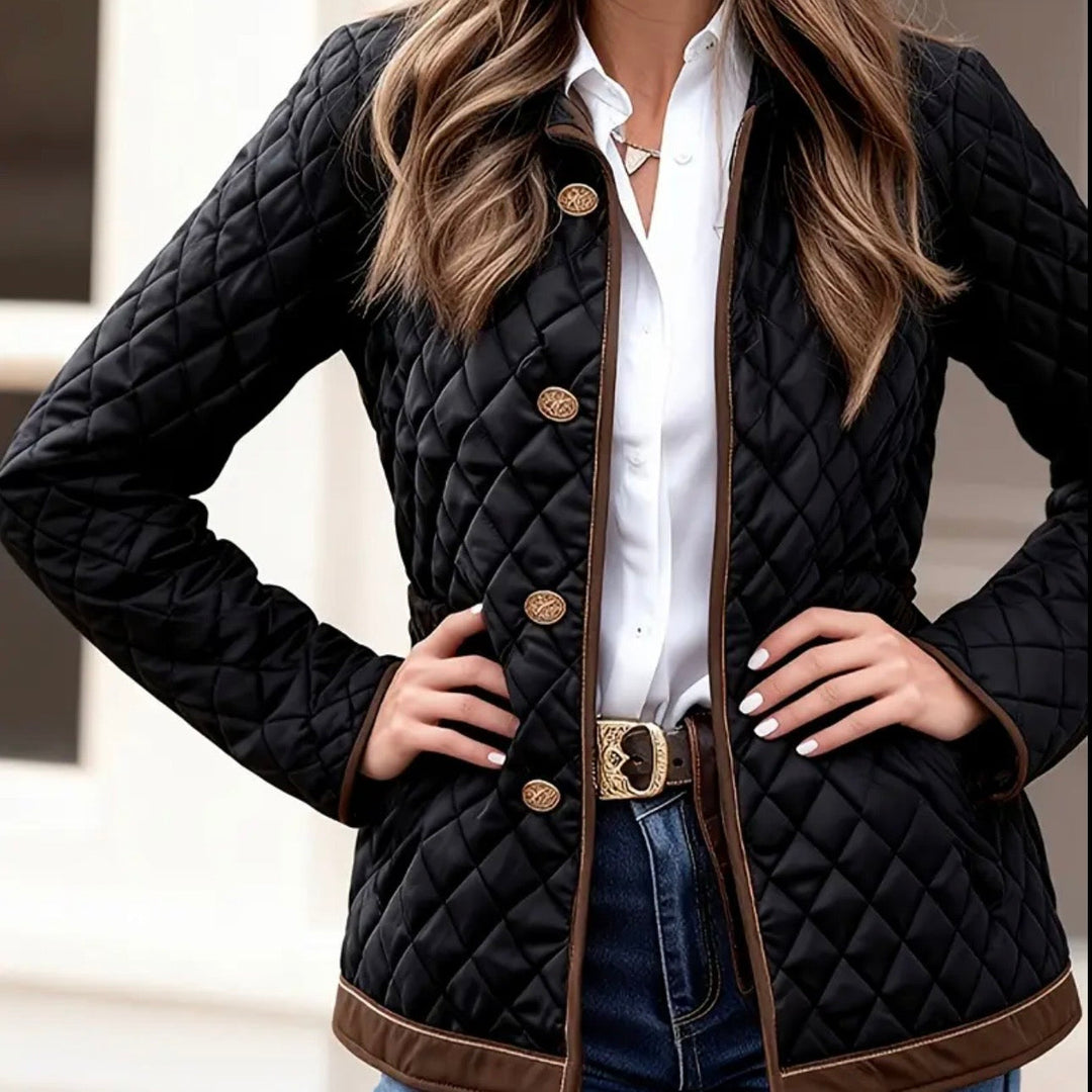 Comoda giacca trapuntata donna nera a rombi, stile casual ed elegante, ideale per la moda invernale quotidiana.