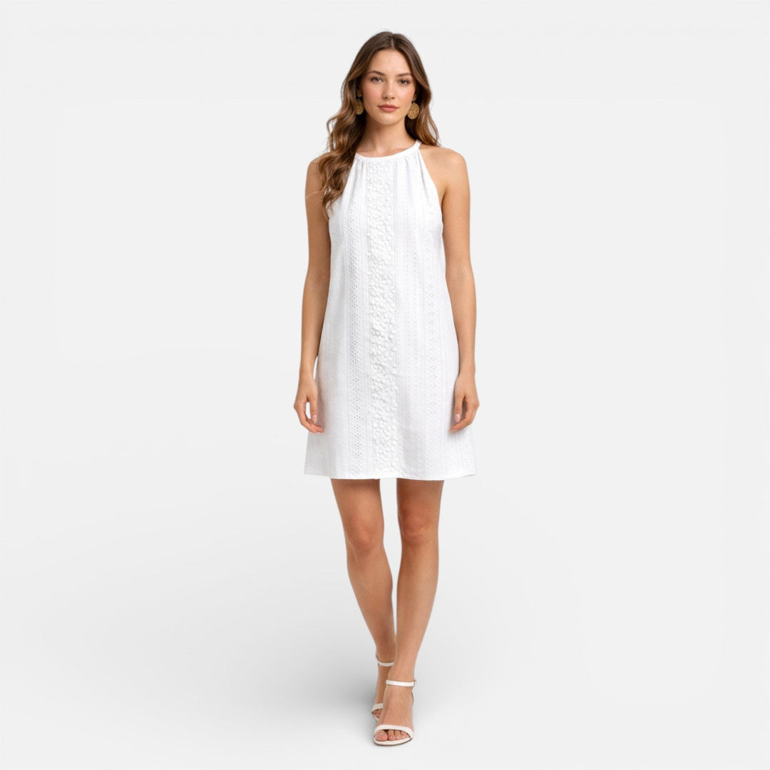 Abito corto bianco donna, estivo ed elegante, senza maniche. Perfetto per outfit primaverili e look freschi.
