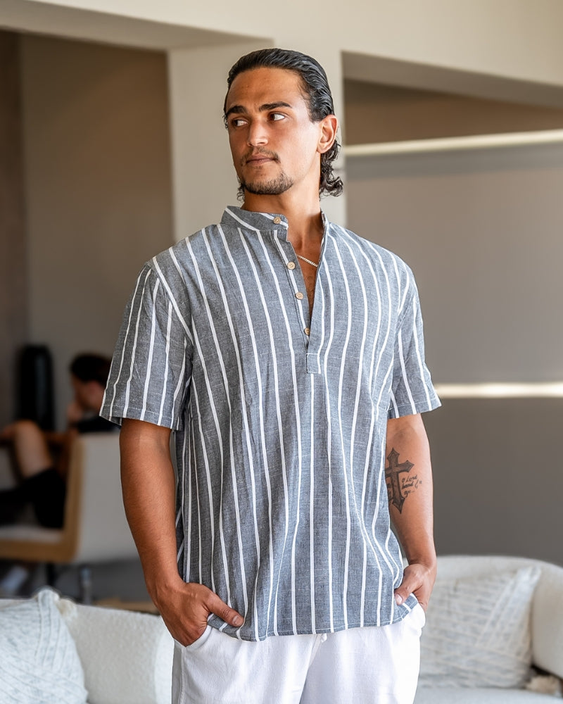 Abbigliamento uomo: polo manica corta, design marinaio bianco e blu, versatile per look freschi S-XL.