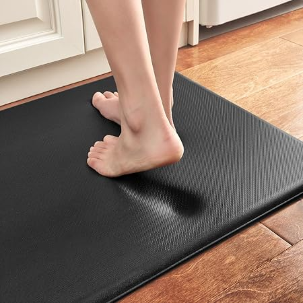 Dettaglio tappetino cucina antifatica e antiscivolo, ideale per ergonomia e comfort prolungato.