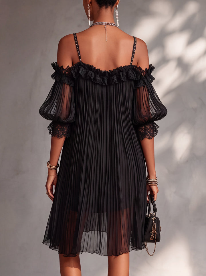 Vestito da sera mini nero in chiffon e pizzo, con taglio elegante e dettagli a spalle scoperte per donna.