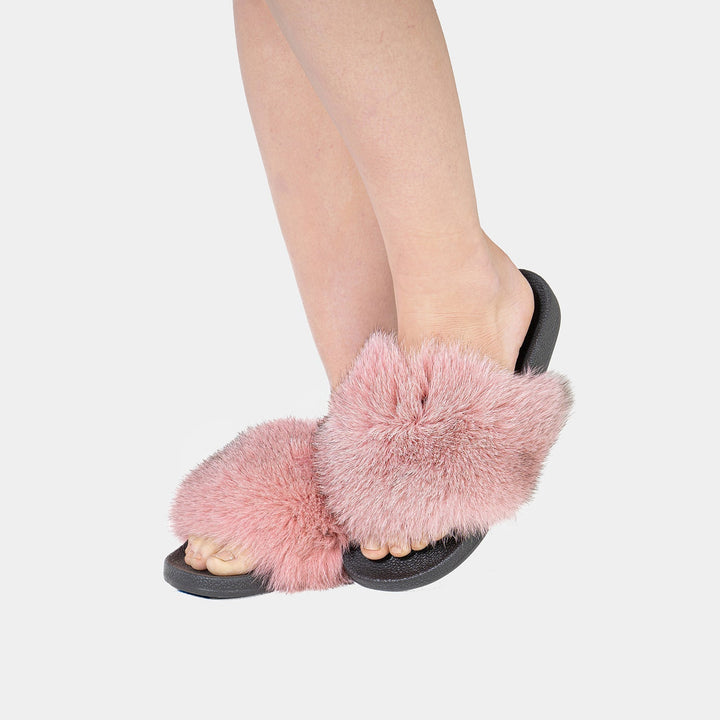 Lussuose pantofole da donna rosa con vera pelliccia di volpe, ideali per comfort e stile in casa.