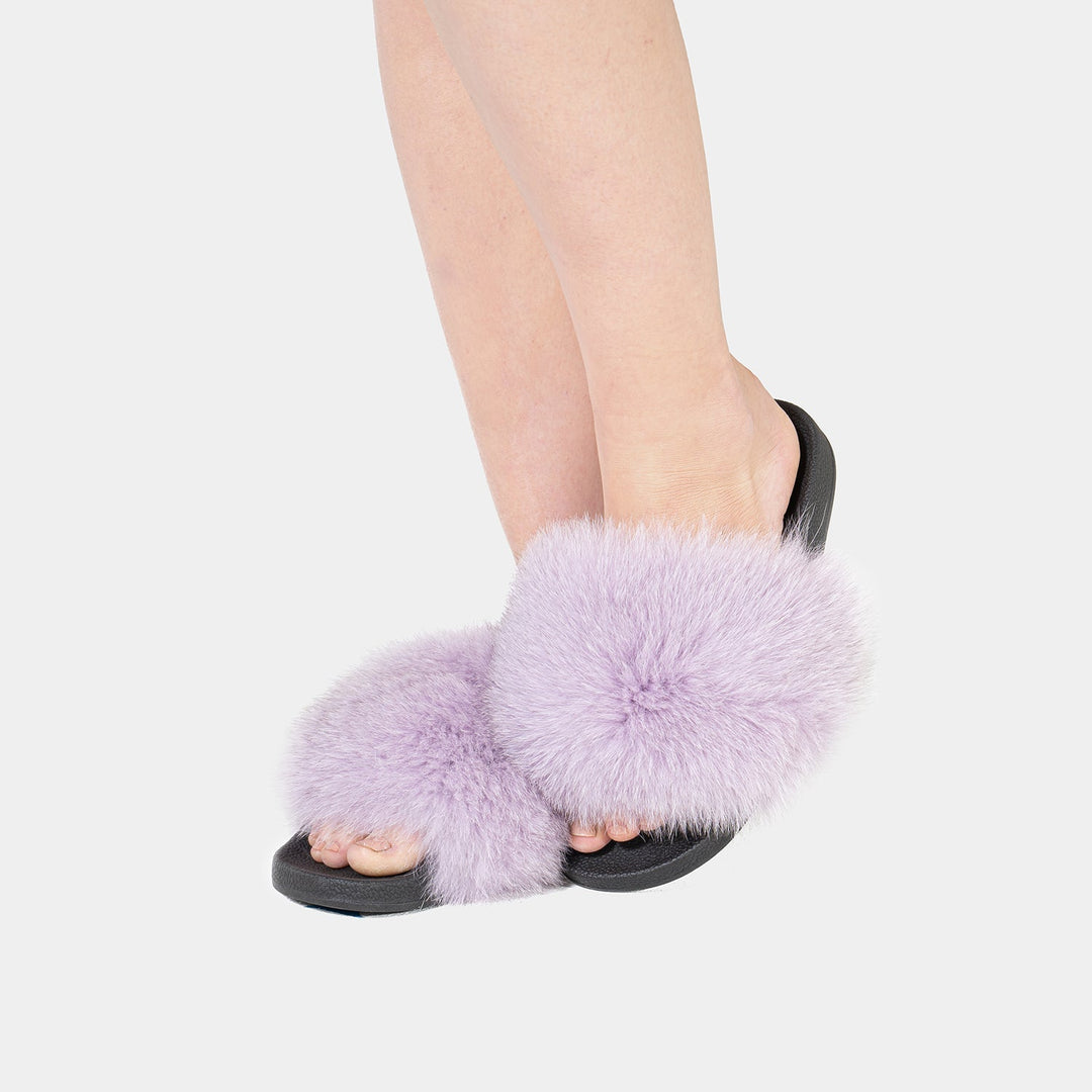 Pantofole da donna lussuose in pelliccia di volpe color lilla, per un comfort e calore impareggiabili a casa.