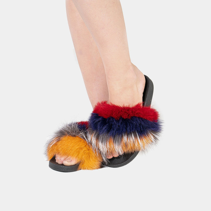 Pantofole di lusso da donna in vera pelliccia di volpe tricolore, perfette per stile e calore in casa.