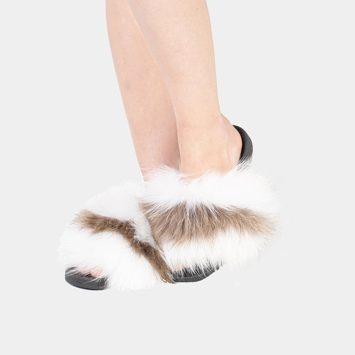 Pantofole da donna comode bicolore bianche e marroni, con morbida pelliccia di volpe, ideali per relax a casa.