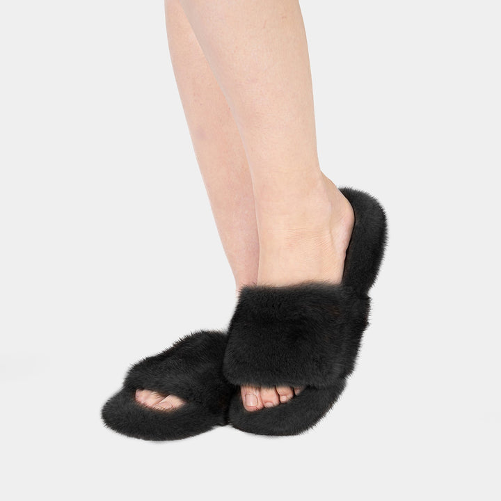 Calzature donna nere ultra morbide con visone, perfette per il comfort e relax quotidiano a casa.