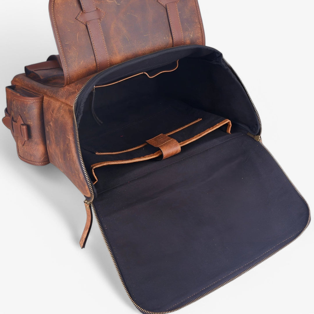 Robusto zaino uomo marrone, design multitasche. Perfetto per lavoro, viaggio o uso quotidiano.