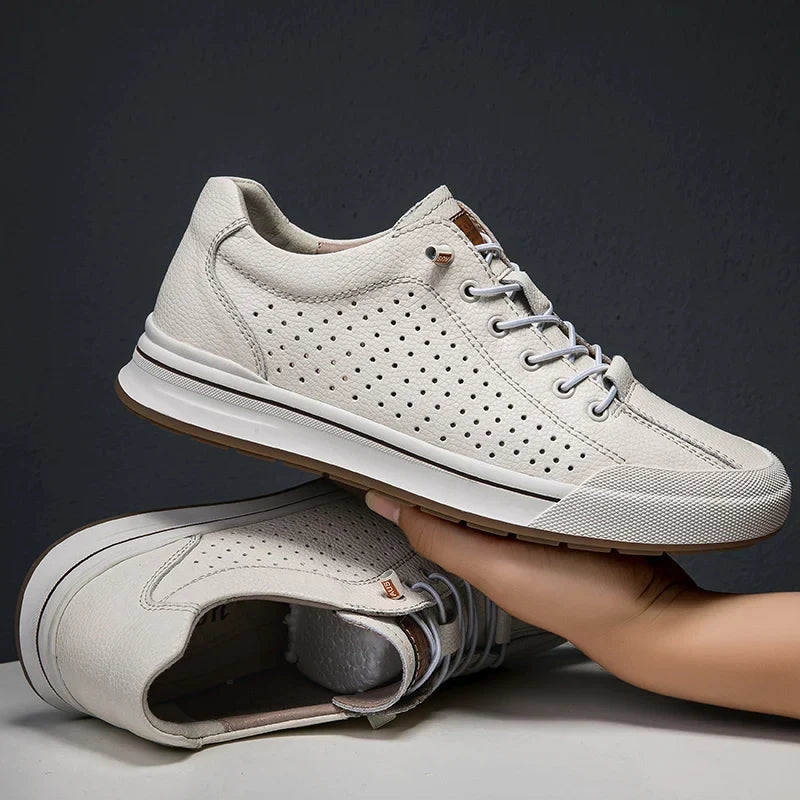Sneakers casual nere con dettagli bianchi, per uomo e donna, offrono stile versatile e comfort senza pari.