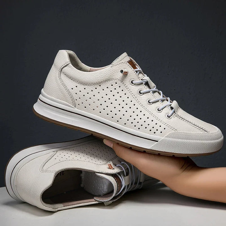 Sneakers casual nere con dettagli bianchi, per uomo e donna, offrono stile versatile e comfort senza pari.