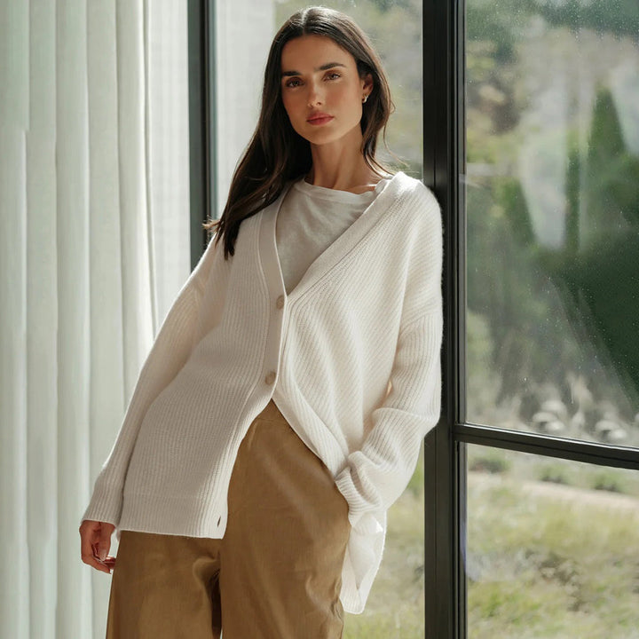 Moda donna: cardigan oversize elegante, caldo e perfetto per i giorni freddi di autunno inverno.