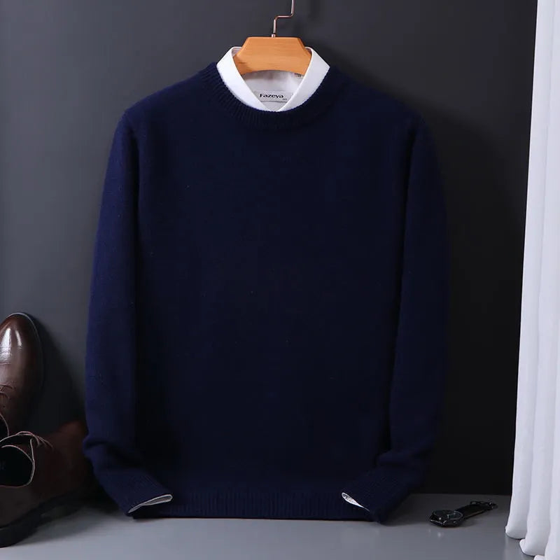 Maglione invernale uomo caldo e confortevole. Design elegante con scollo rotondo, ideale per abbigliamento maschile versatile.
