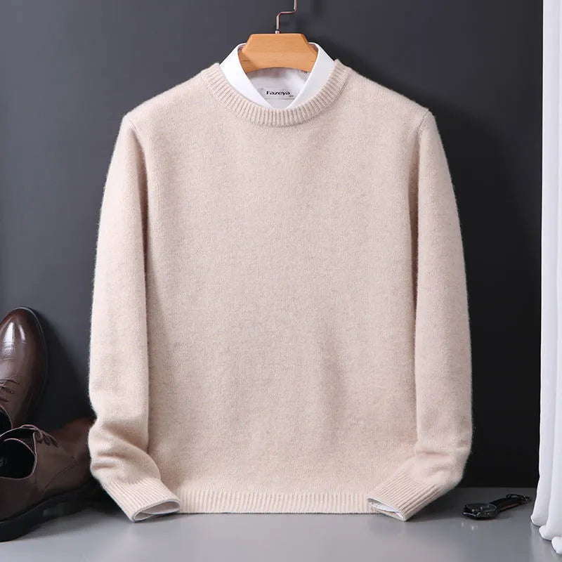 Maglione uomo morbido e caldo, scollo rotondo. Comfort versatile per abbigliamento maschile elegante e casual quotidiano.