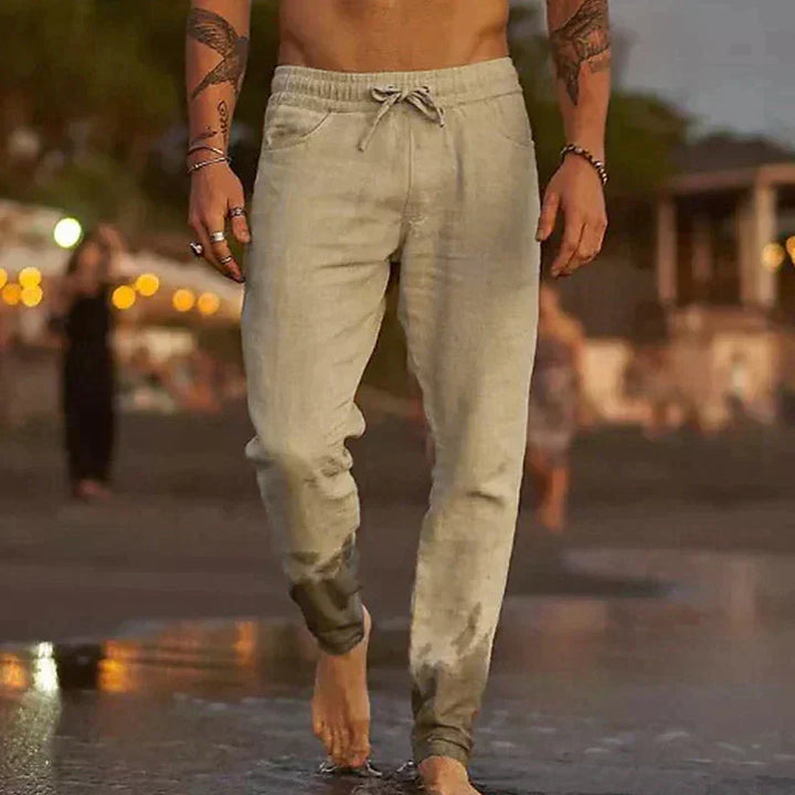 Pantaloni uomo leggeri e comodi per l'estate, con vestibilità rilassata. Perfetti per outfit casual e da spiaggia.