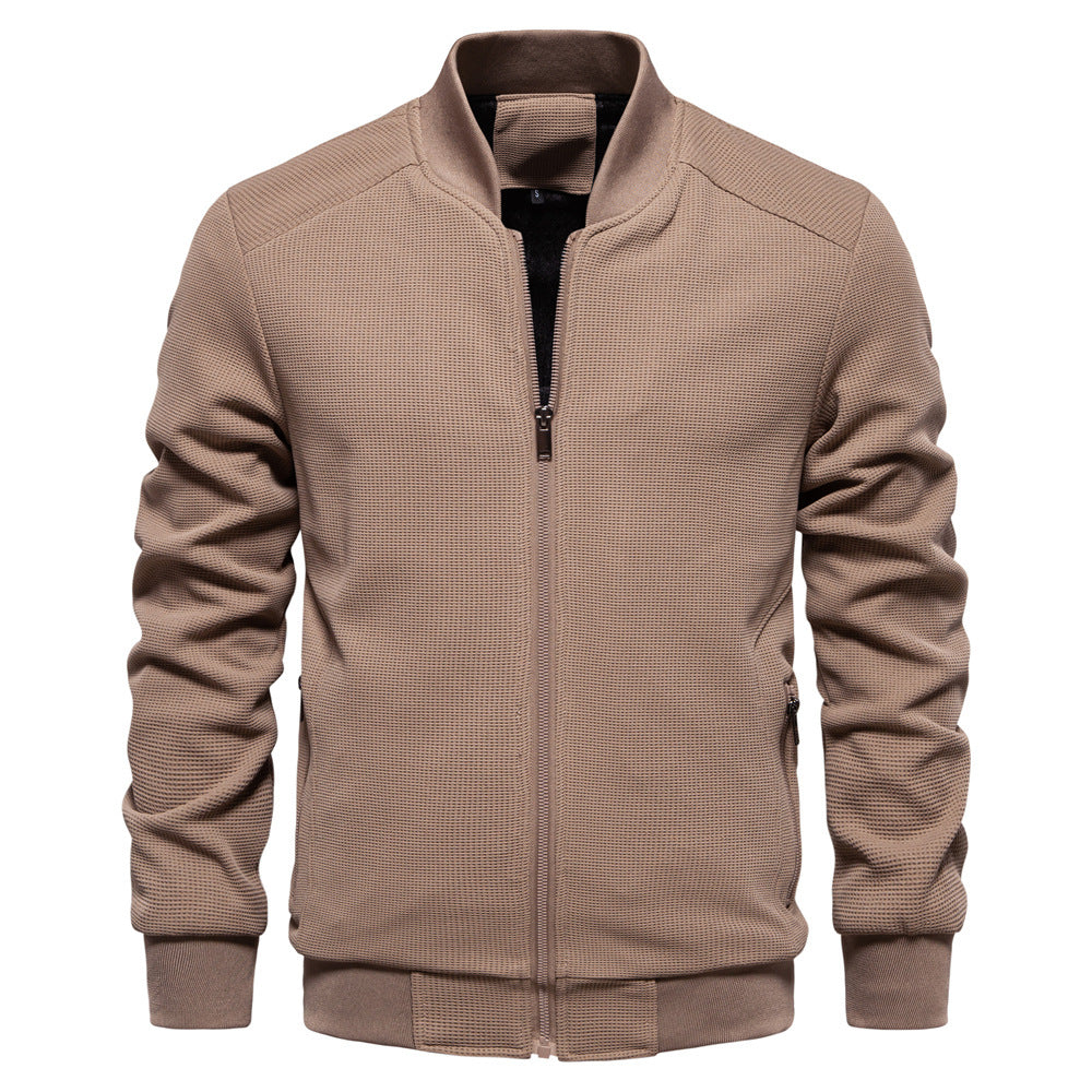 Vista posteriore della giacca uomo a coste. Design moderno per abbigliamento maschile casual e comfort.