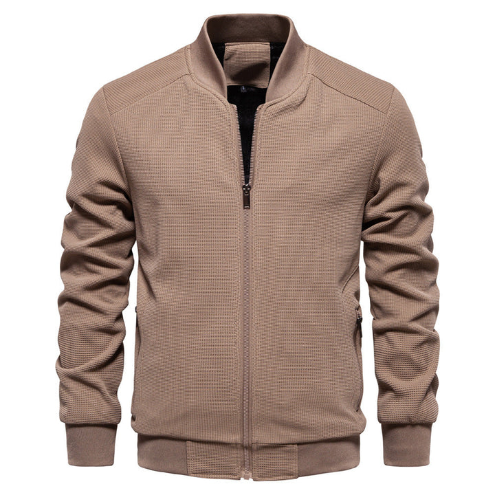 Vista posteriore della giacca uomo a coste. Design moderno per abbigliamento maschile casual e comfort.