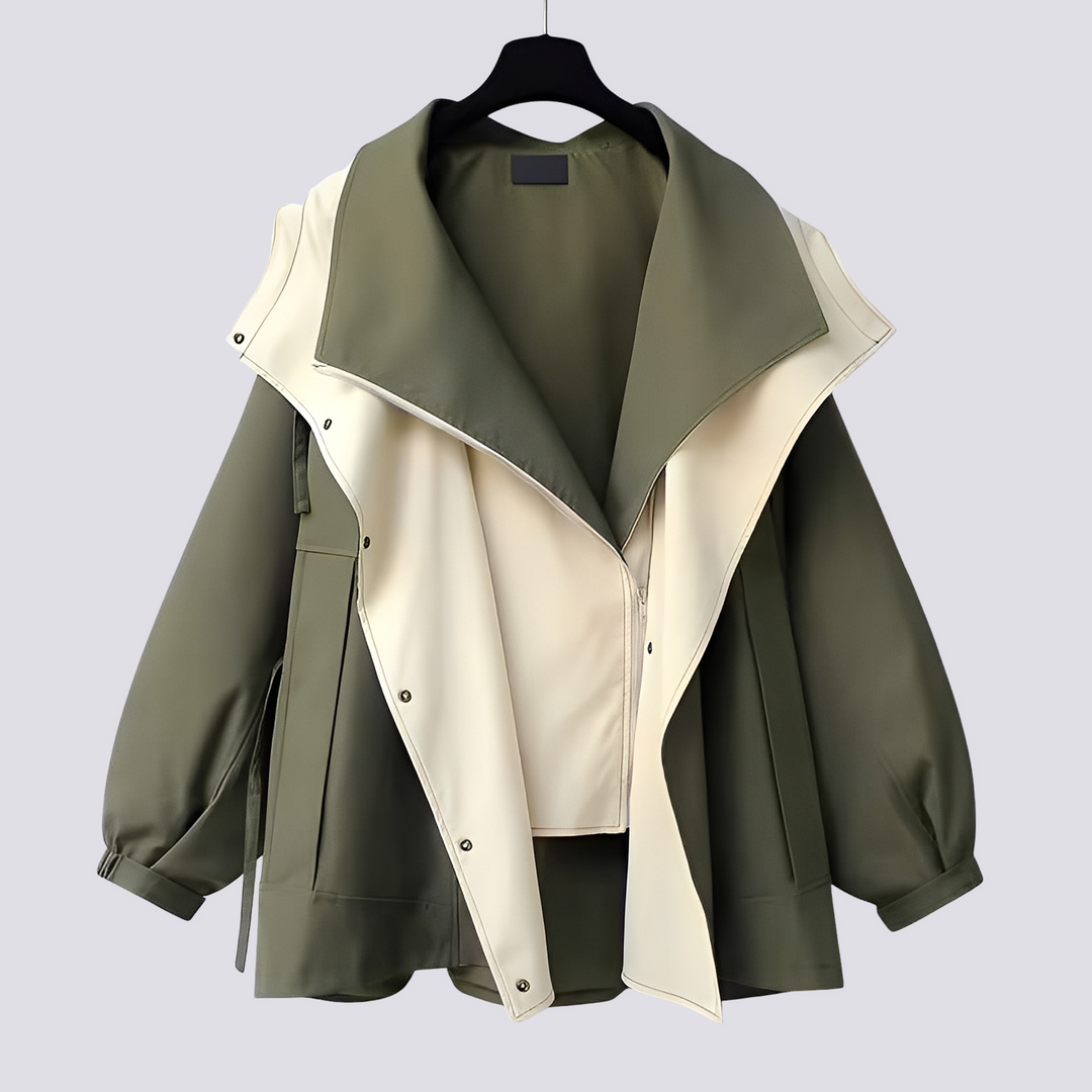 Impermeabile donna leggero con taglio moderno, outwear perfetto per moda femminile e protezione antipioggia chic.