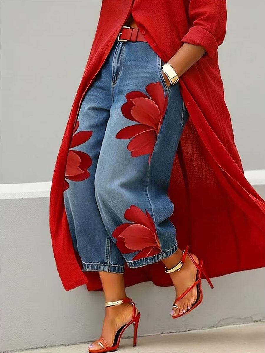 Comodi jeans donna floreali a vita alta, gamba ampia, perfetti per la primavera e l'estate.