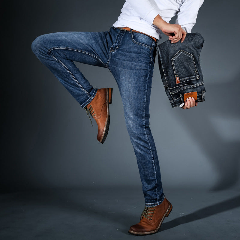 Eleganti jeans uomo slim fit neri, perfetti per moda maschile e abbigliamento versatile.