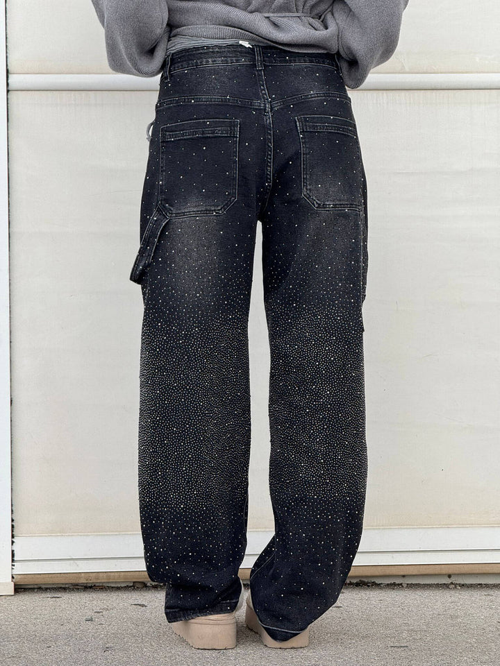 Jeans a gamba larga per donna, modello balloon nero con applicazioni brillanti.