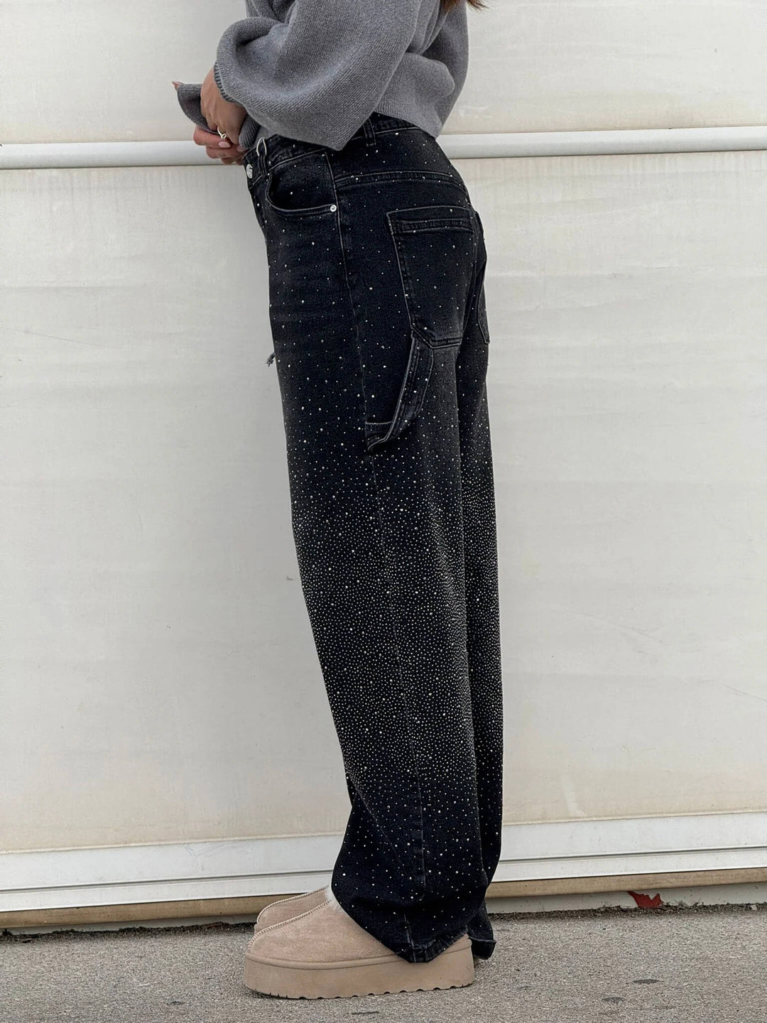 Jeans donna glamour: modello balloon a gamba larga con strass per un look di tendenza.