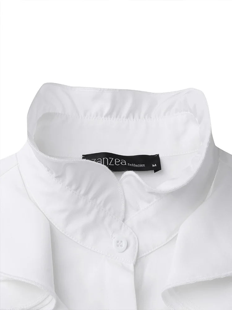 Elegante camicetta da donna a maniche lunghe con dettagli volant, un classico versatile per l'abbigliamento femminile.