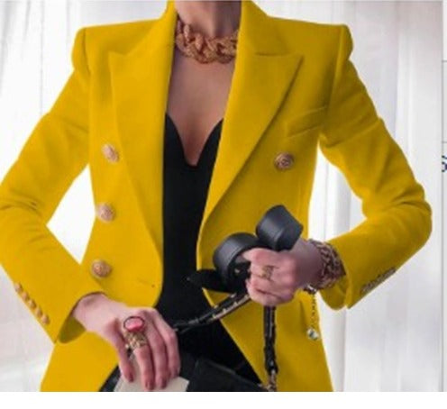 Moda femminile: blazer autunnale leggero, ideale per completare un outfit elegante per lavoro o eventi.