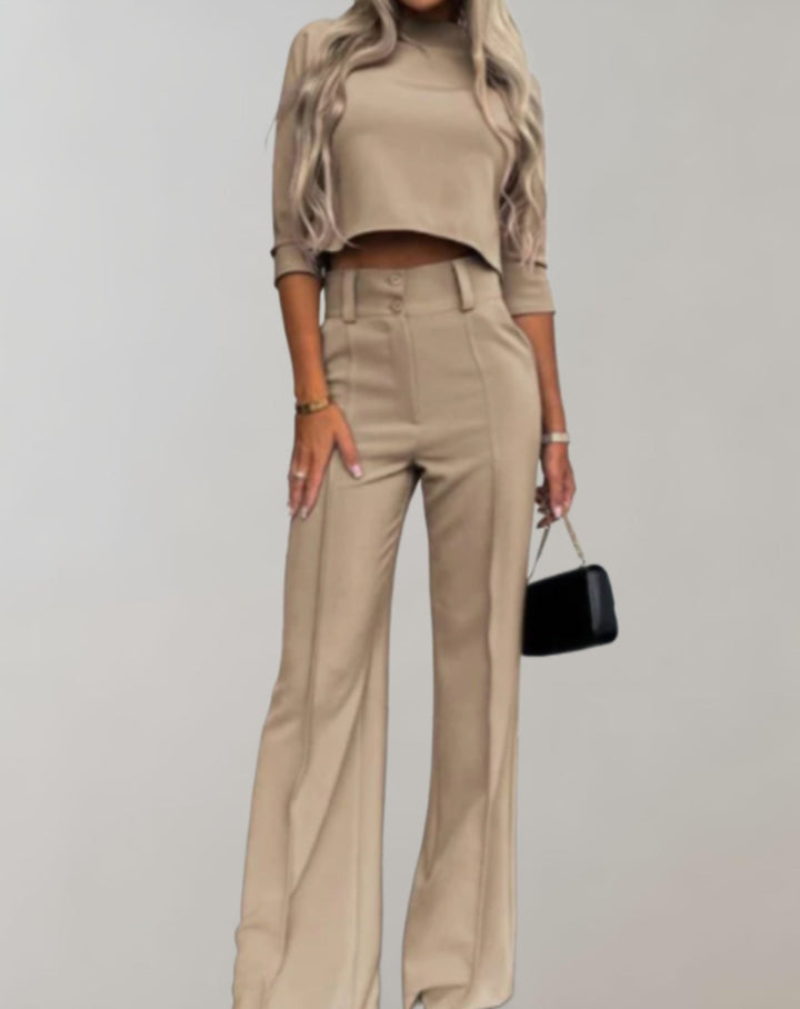 Set donna due pezzi comodo ed elegante. Pantaloni ampi e top 3/4 per un look versatile.