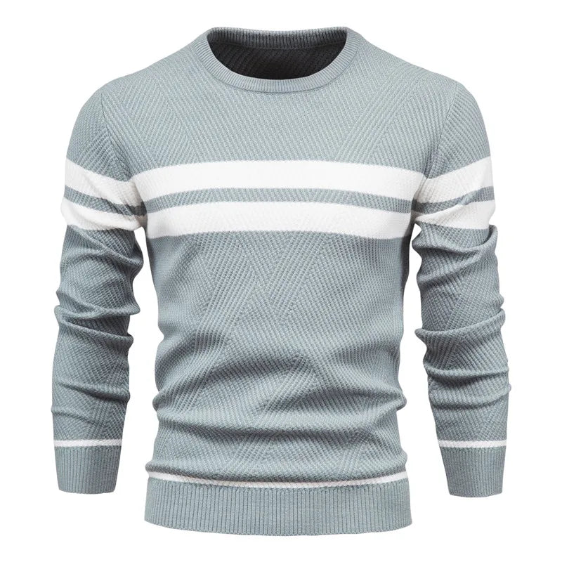 Maglione uomo girocollo lavorato a maglia. Pullover versatile per look casual ed eleganti, perfetto per ogni stagione.