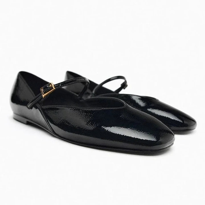 Ballerine donna eleganti a punta tonda lucida. Calzature comode e versatili per l'ufficio e il tempo libero.