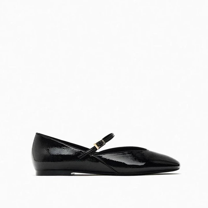 Ballerine da donna lucide indossate, per un look elegante e comodo. Ideali per primavera ed estate.