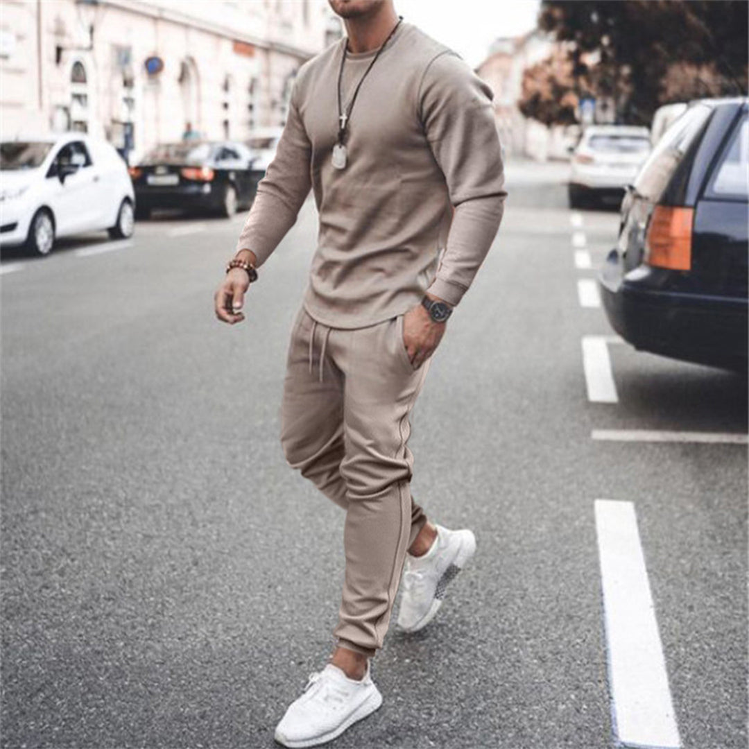 Tuta casual uomo comoda, con girocollo, ideale per un look rilassato o attività leggere, un must-have per il comfort.