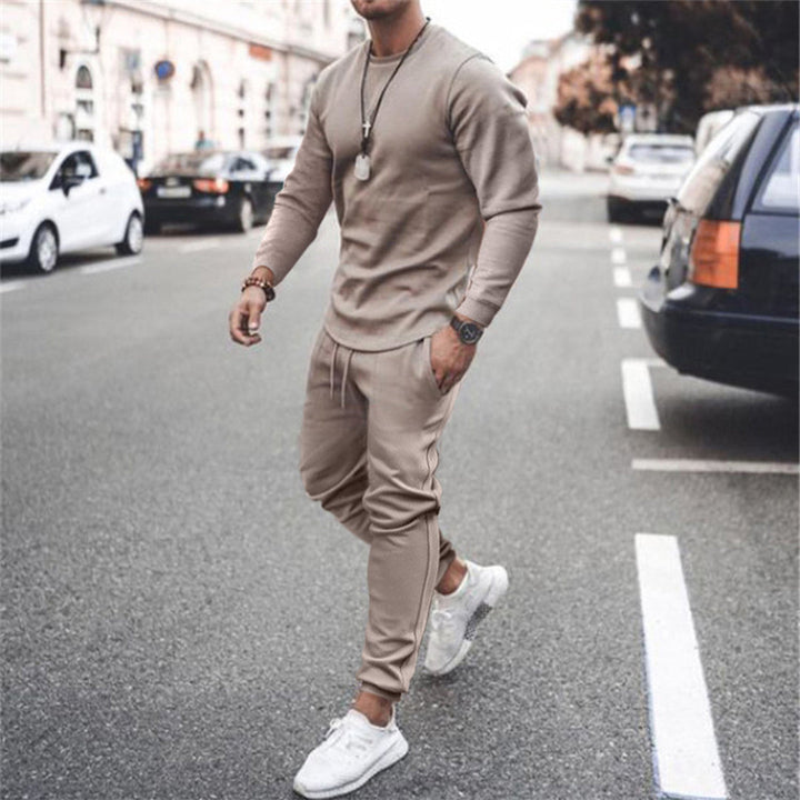 Tuta casual uomo comoda, con girocollo, ideale per un look rilassato o attività leggere, un must-have per il comfort.