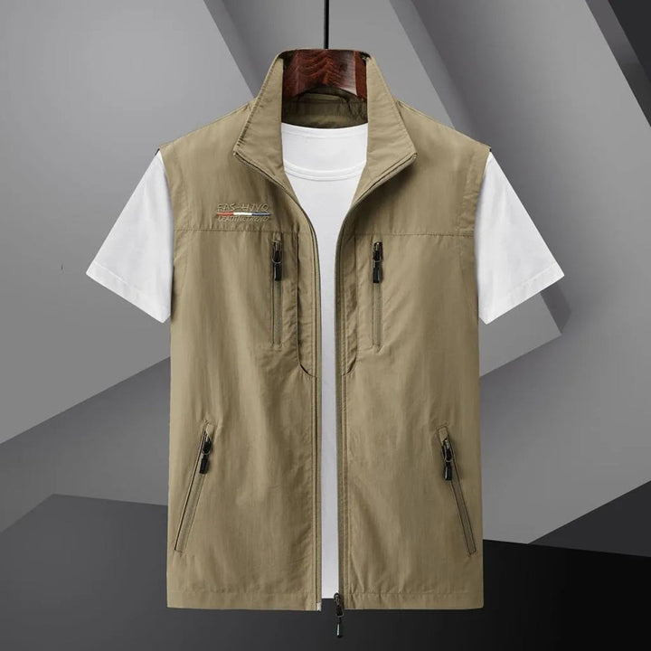 Gilet pesca uomo, leggero e multitasche, indispensabile per outdoor e escursioni estive.