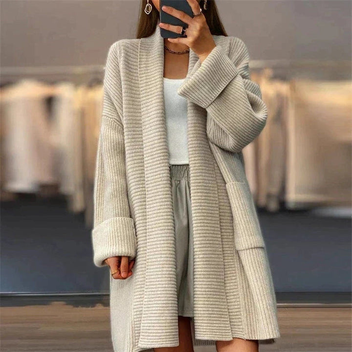 Cardigan donna confortevole stile kimono, ideale per outfit casual o eleganti primaverili.