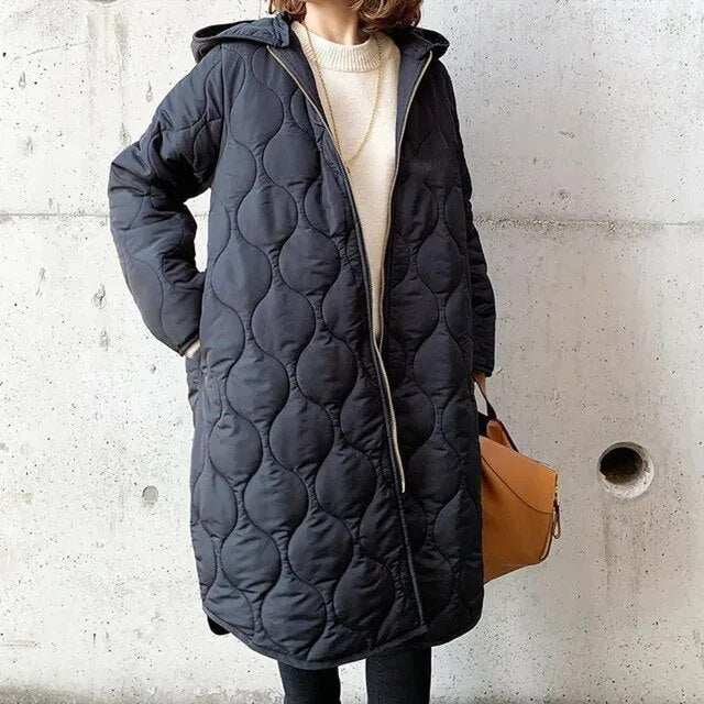 Giacca invernale da donna trapuntata e calda, con cappuccio, ideale per il freddo e per la moda femminile.