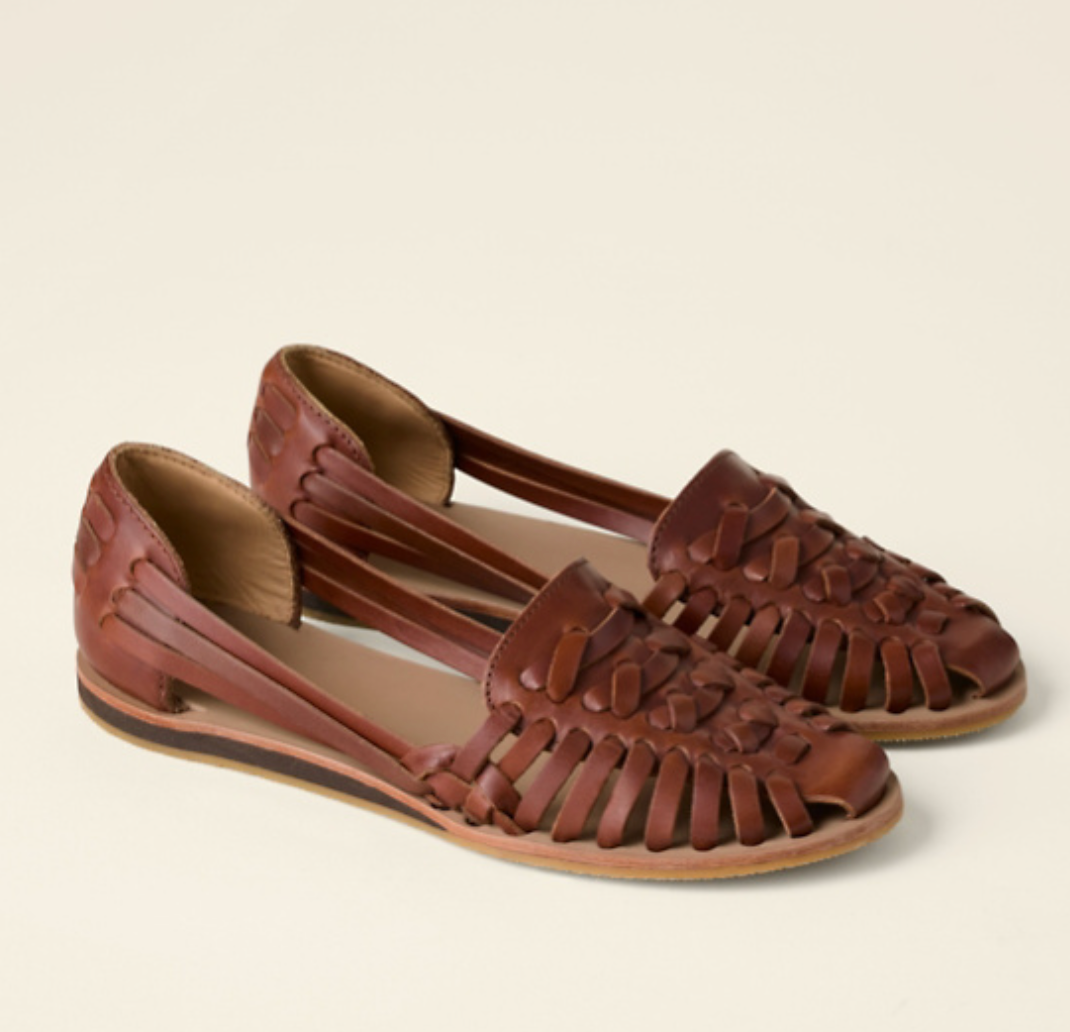 Eleganti sandali donna estivi intrecciati stile Huarache. Scarpe basse casual con punta chiusa per moda e comodità.