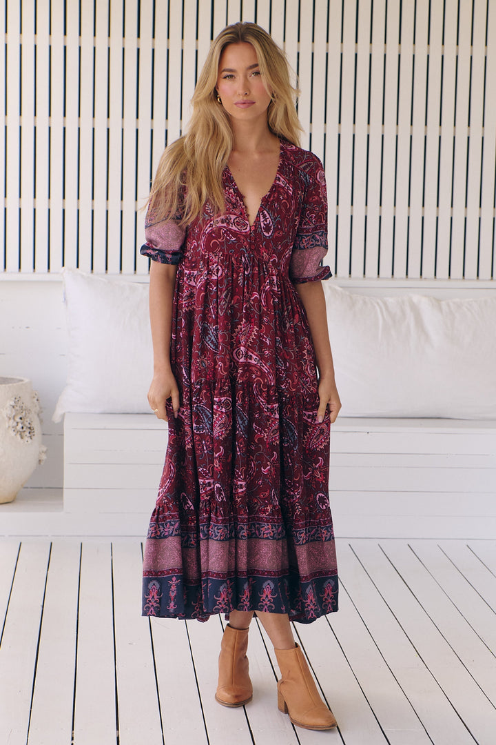 Abito midi elegante da donna, con stampa artistica, ideale per un look sofisticato d'estate.