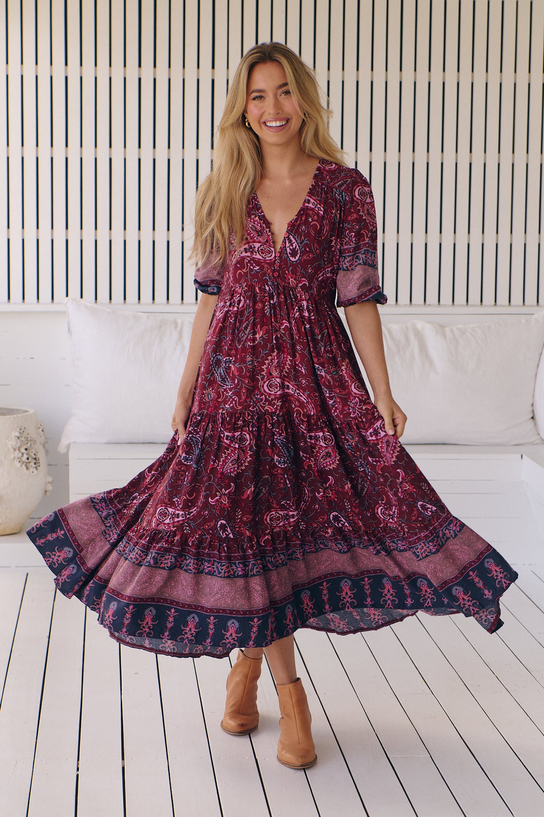 Abito stampato donna midi, ideale per cene estive o eventi speciali, con tocco casual.