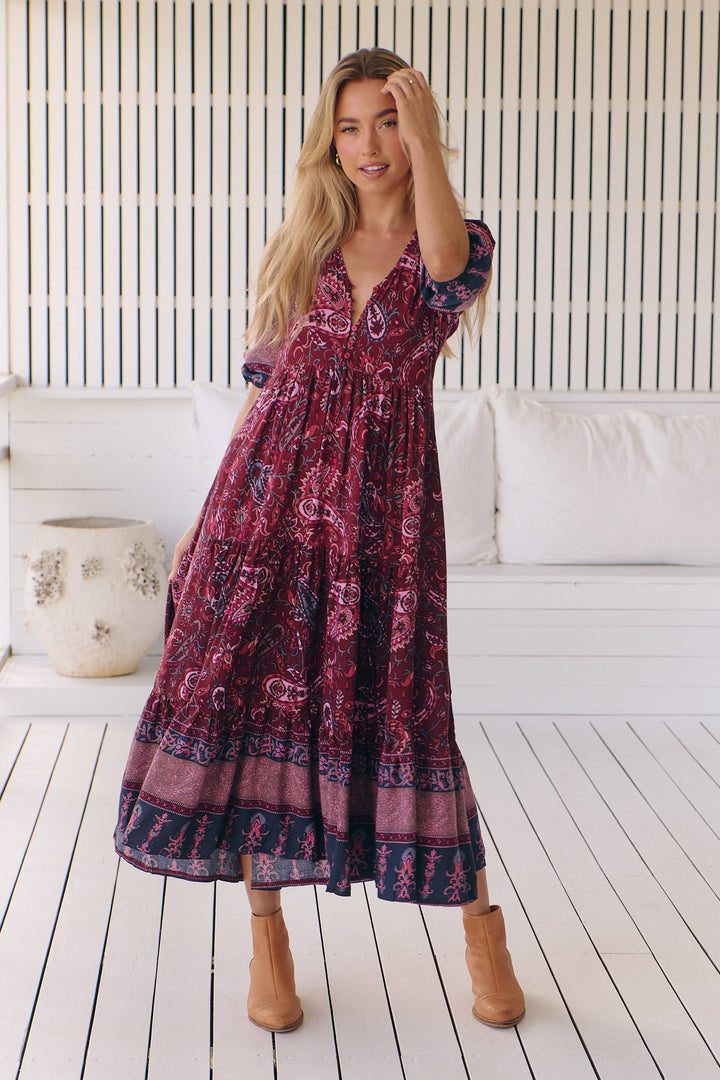 Vestito estivo midi stampato per donna, con un design moderno e una vestibilità comoda.