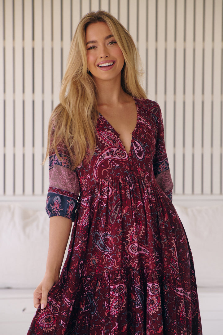 Abito midi da donna, stampato e versatile, ideale per un guardaroba estivo chic.
